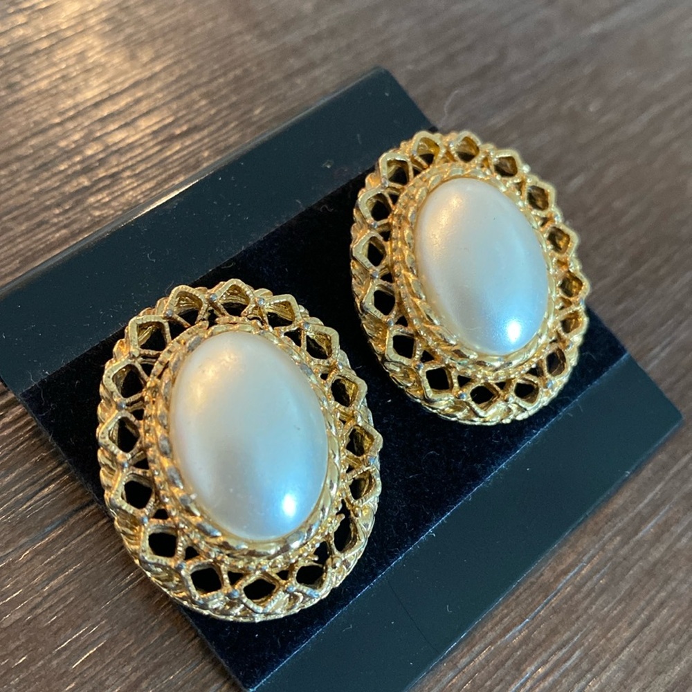 Vintage gold and Pearl earrings